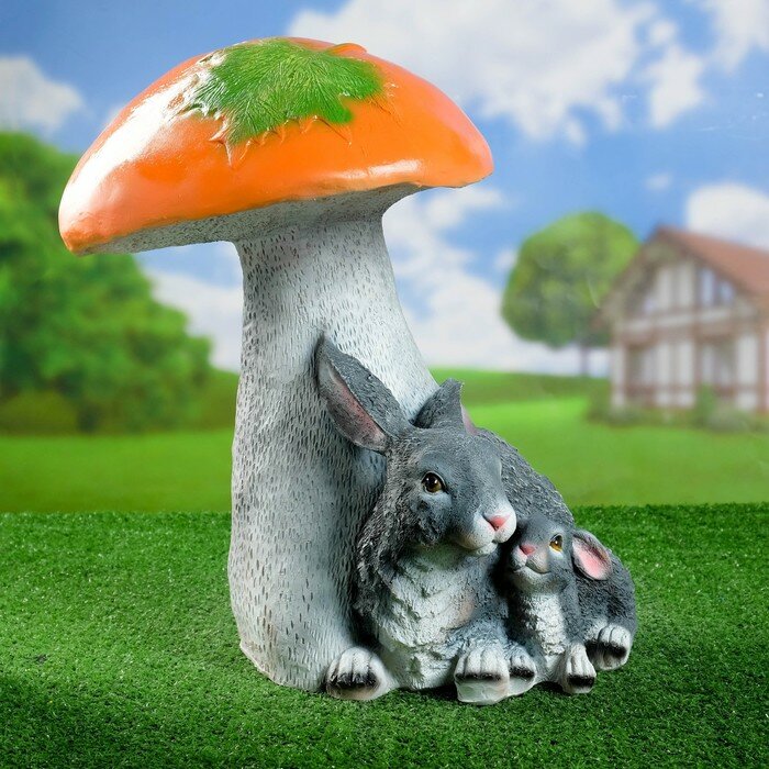 Садовая фигура "Гриб подосиновик с зайцами лежачими" 45х34см - фотография № 1