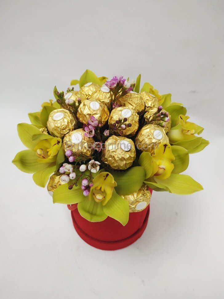 Букет Ferrero и орхидеи