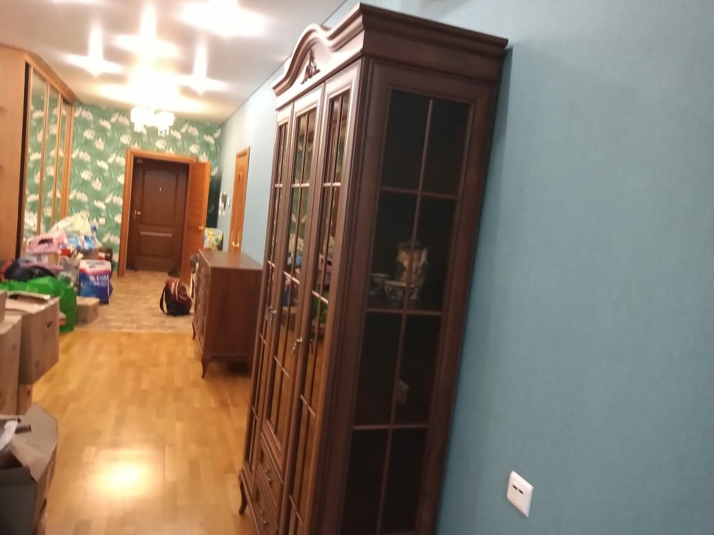 Витрина-Шкаф 3 дверный для гостиной Прованс 111 Орех - фотография № 6