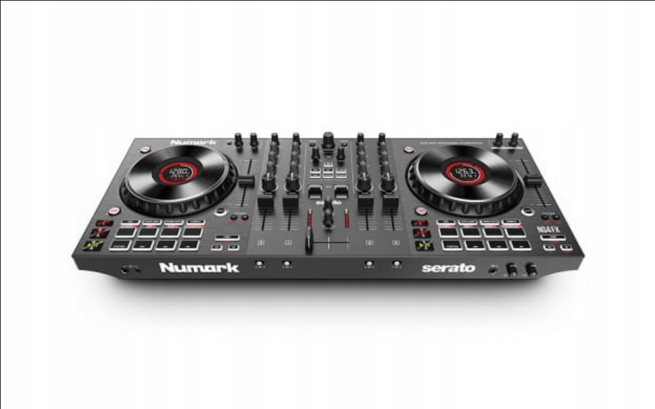 Numark NS4FX - 4-канальный DJ-контроллер 2 сенсорных 6-дюймовых джога с цветными дисплеями 16 пэдов звуковой интерфейс 441 кГц и 24-бита 2 микрофонных входа RCA и XLR выходы 2 выхода на наушники: 63 мм и 35 мм ПО Serato DJ Lite