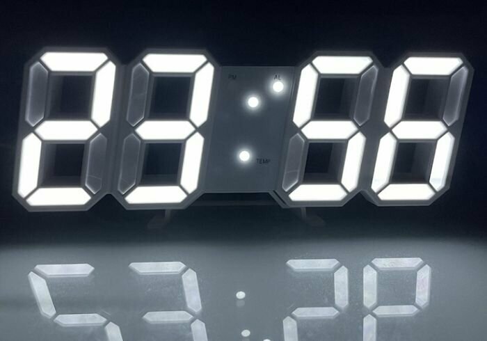 Настенные часы настольные часы LED CLOCK , белые с белым светом / календарь, будильник, термометр