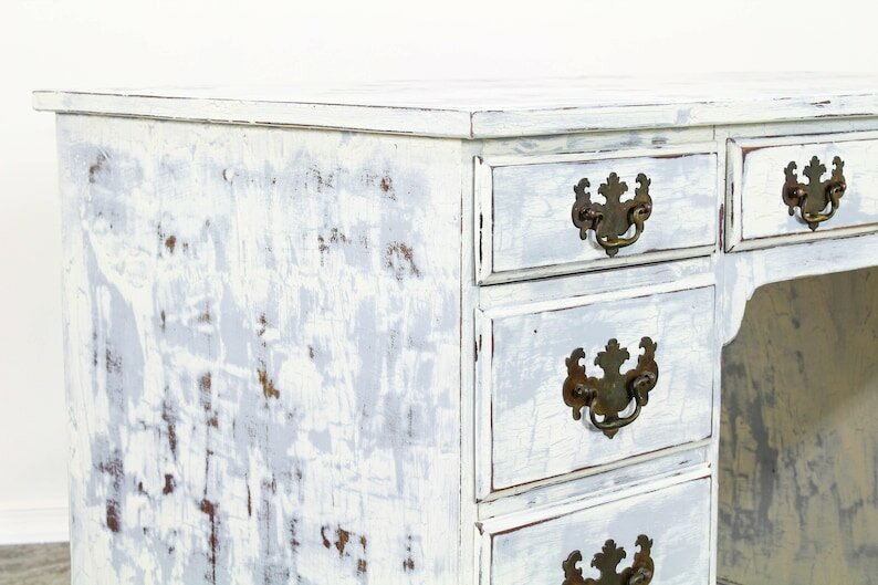 Винтажный бело-голубой письменный стол в стиле прибрежной кампании, семь ящиков 117 х 77 х 59 см - фотография № 4