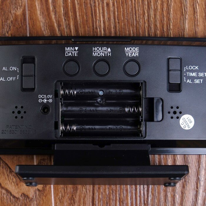 Часы-будильник электронные с календарем и термометром, 17х9х4 см, от USB, 3 AAA - фотография № 5