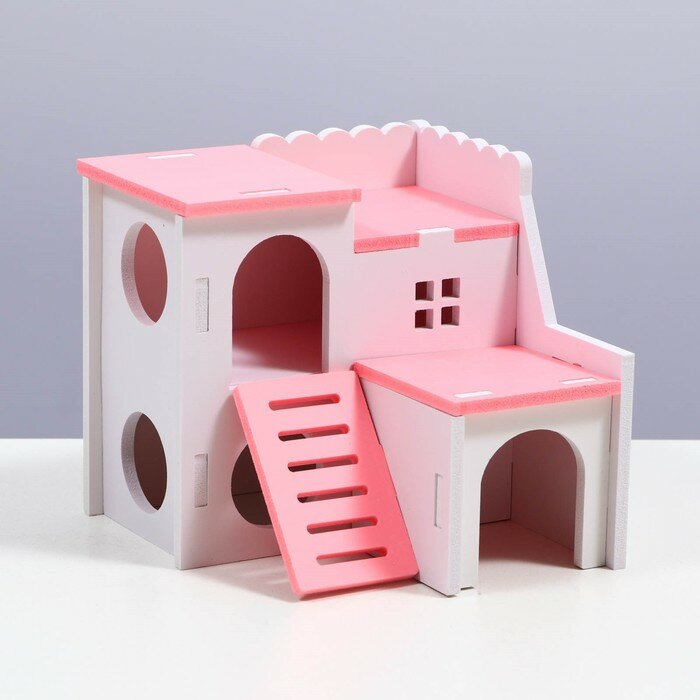 Домик для грызунов двухэтажный с лесенкой, 15,5 х 15,5 х 13,5 см, розовый - фотография № 1
