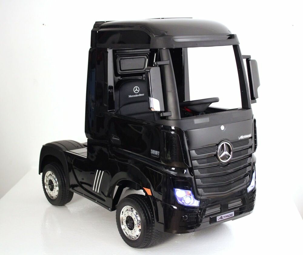 Детский электромобиль фура Mercedes-Benz Actros HL358 черный глянец (RiverToys), с крышей, пультом, полный привод