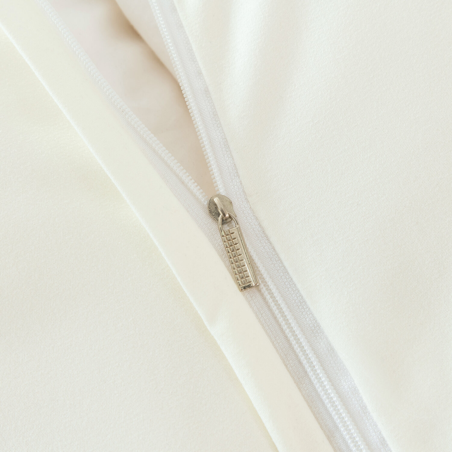 Комплект постельного белья Однотонный Сатин Вышивка на резинке CHR037 - фотография № 5