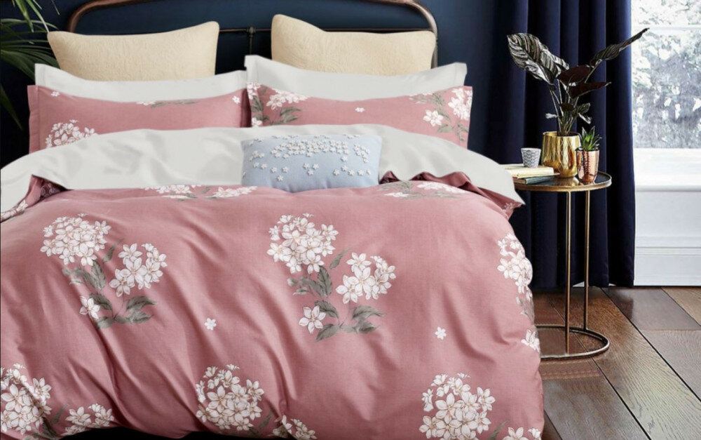 1.5 спальное постельное белье двустороннее сатин розовое с цветами