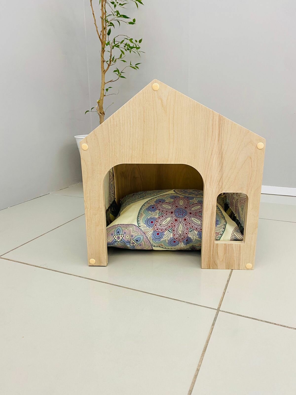 Деревянный домик для кошек - фотография № 2