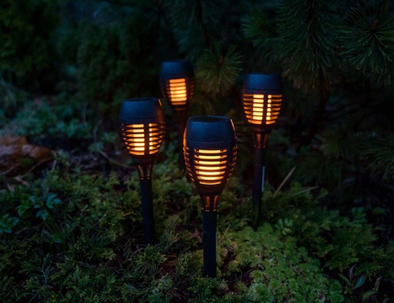 Садовые светильники Solar "Фламбер" с эффектом живого пламени, на солнечных батареях, 12 LED-огней, 27 см (4 шт.), Kaemingk (Lumineo) - фотография № 1