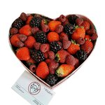 Сердце ассорти из клубники С добавлением ягод - изображение