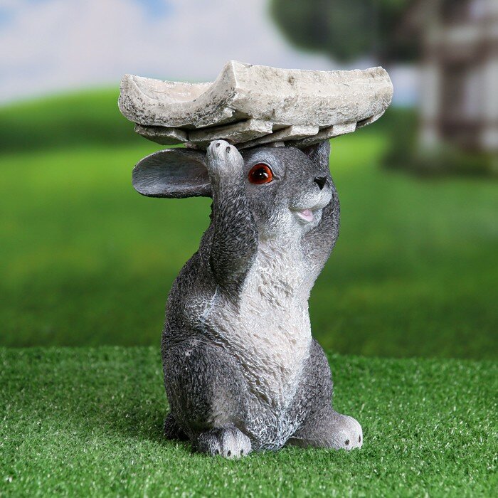 Садовая фигура "Серый заяц с кормушкой на голове" 15х13х24см - фотография № 4