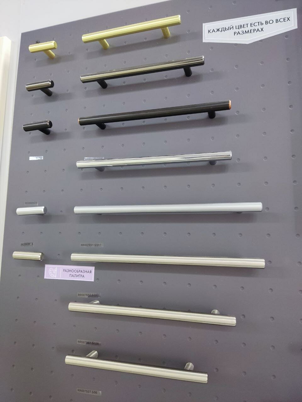 Мебельная ручка - рейлинг, длина 324 мм, межцентровое расстояние - 256 мм, диаметр 12 мм, цвет - BL - Матовый чёрный - фотография № 4