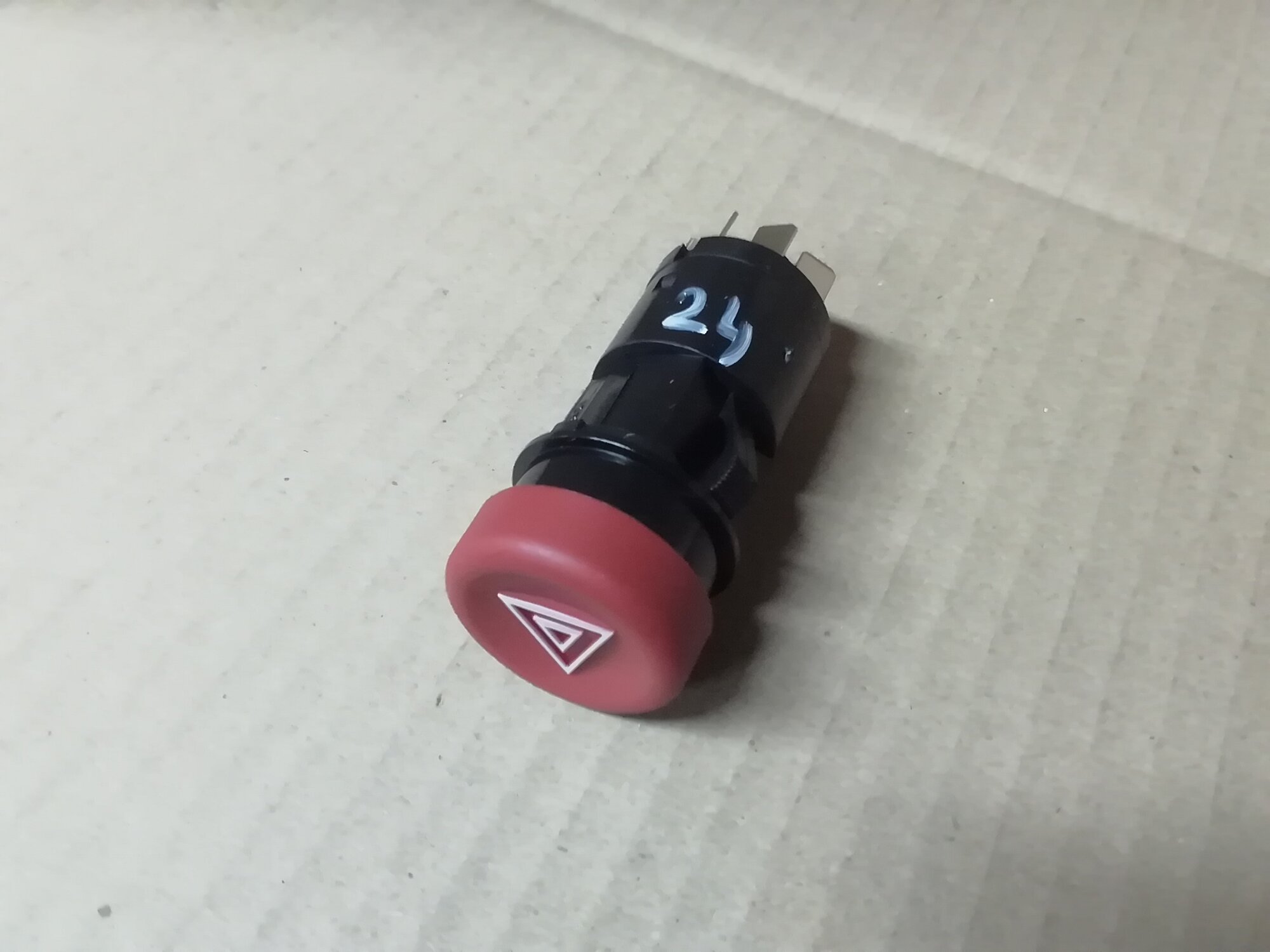 фото 245.3710АЕ автоэлектрика - Выключатель аварийной сигнализ.12В МТЗ,ГАЗ,ВАЗ