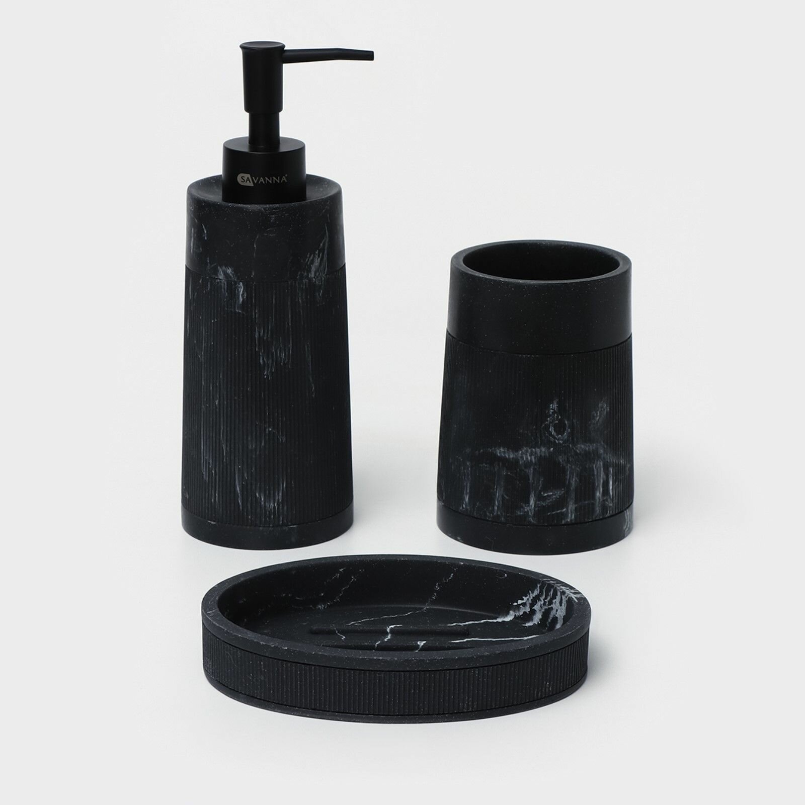 фото Набор черных аксессуаров для ванной: дозатор, мыльница, стакан