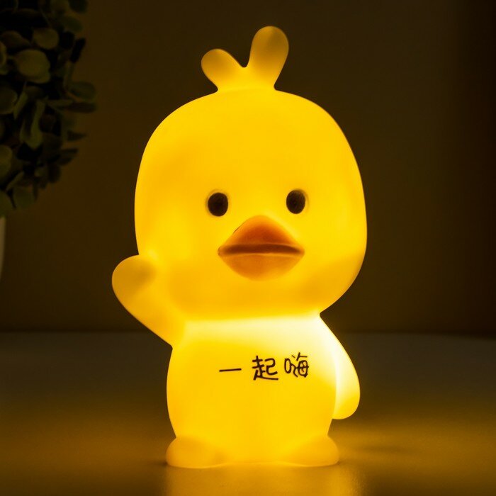 Ночник Утёнок LED от батареек желтый 7х8х13,5 см - фотография № 3