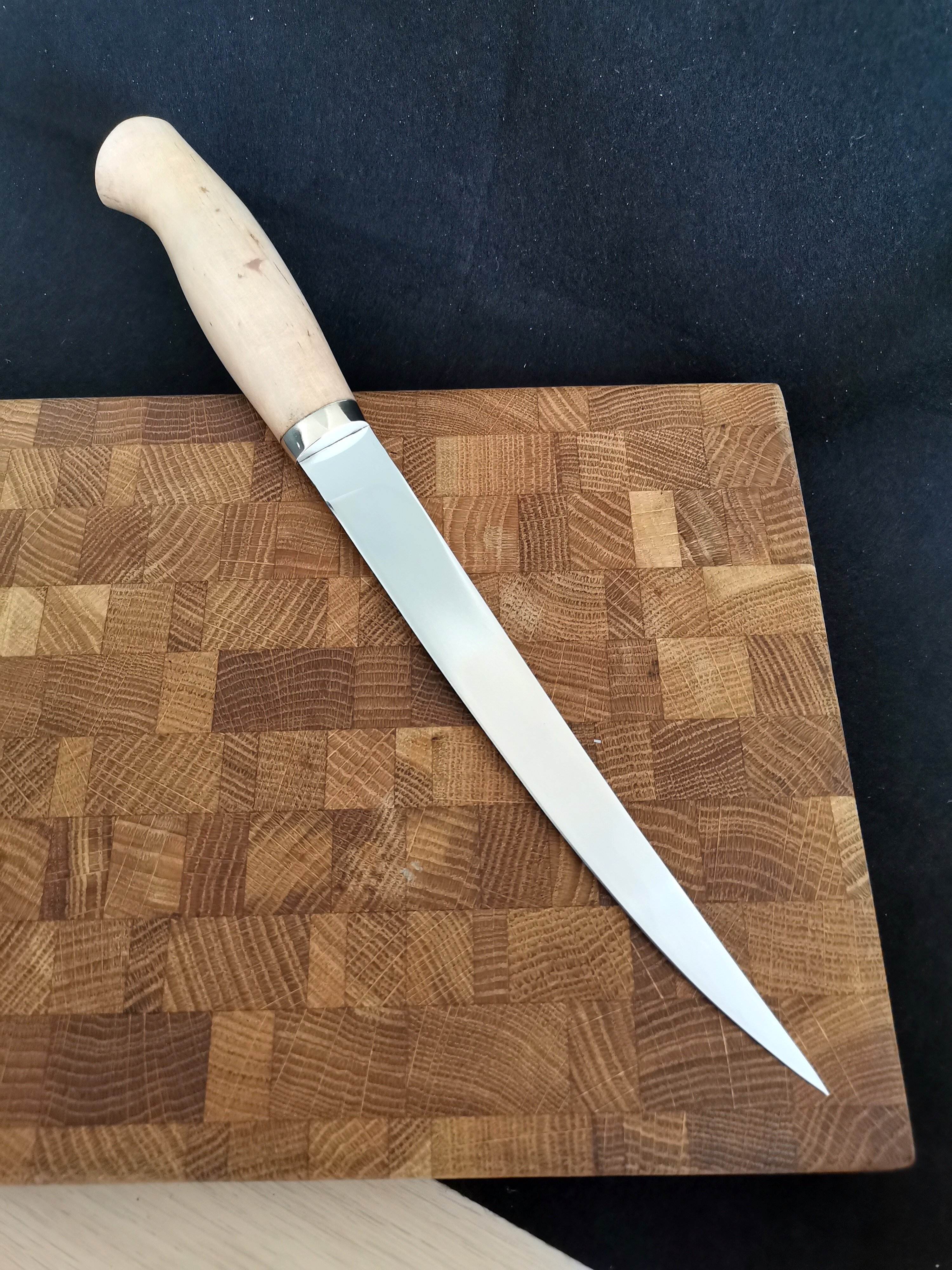 Нож кухонный филейный для разделки рыбы и мяса, кованая сталь, карельская береза - фотография № 2