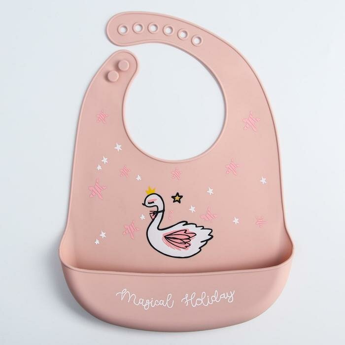 Mum&Baby Нагрудник силиконовый, на кнопках, с карманом «Лебедь», цвет розовый