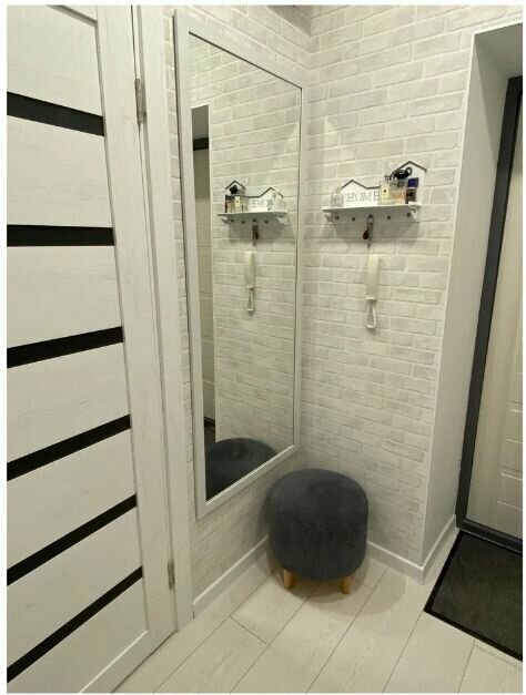 Настенное интерьерное зеркало в классической белой раме для спальни, гостиной и прихожей, в ванную комнату MIRROR MASTER, 600х900 мм - фотография № 2