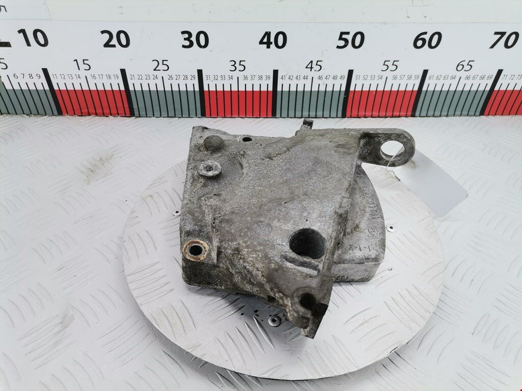 Кронштейн (крепление лапа) двигателя Renault Clio 2 8200591131 арт. 1650942