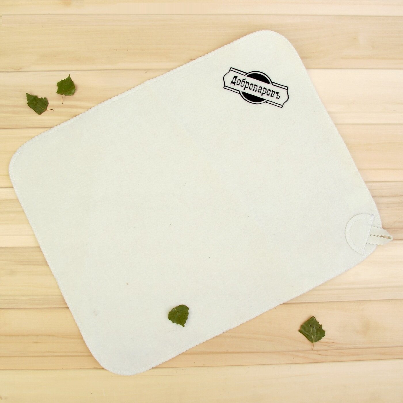 фото Коврик для бани и сауны, белый с черной вышивкой "добропаровъ"