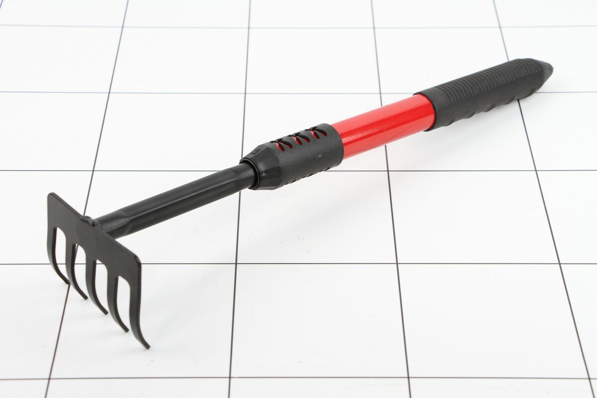 Грабельки, длина 45 см, прорезиненная черно-красная ручка - фотография № 1