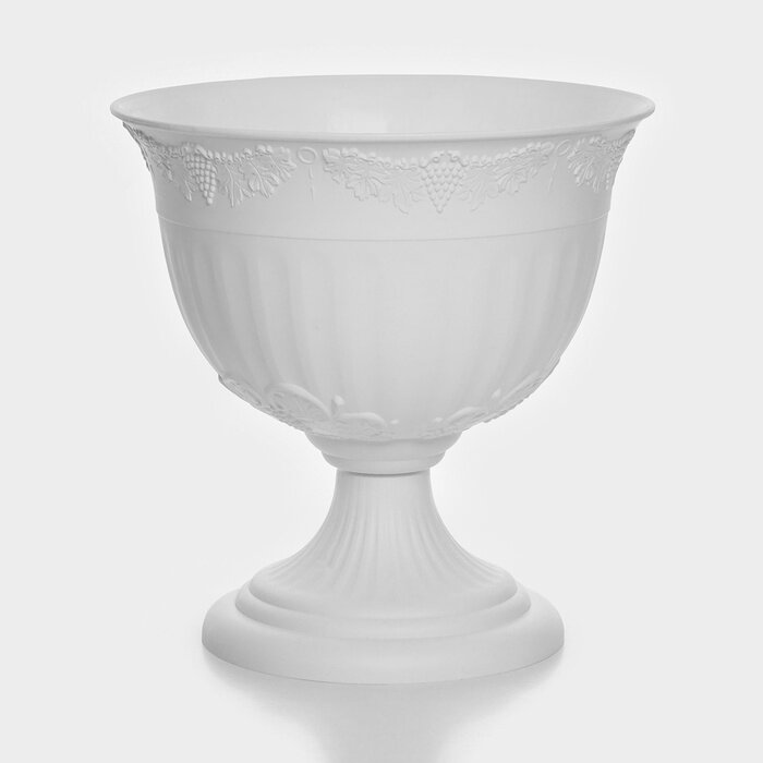 фото Кашпо уличное на ножке «Ангара», 8 л, цвет белый