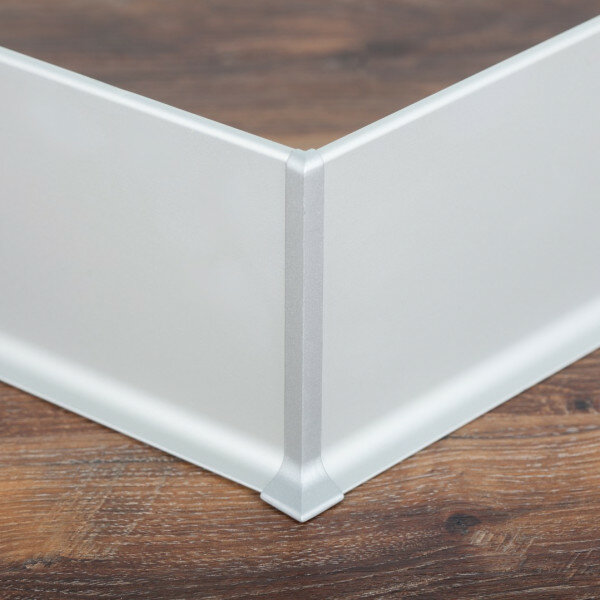 фото Угол внешний металлический для плинтуса из анодированного алюминия 40 мм