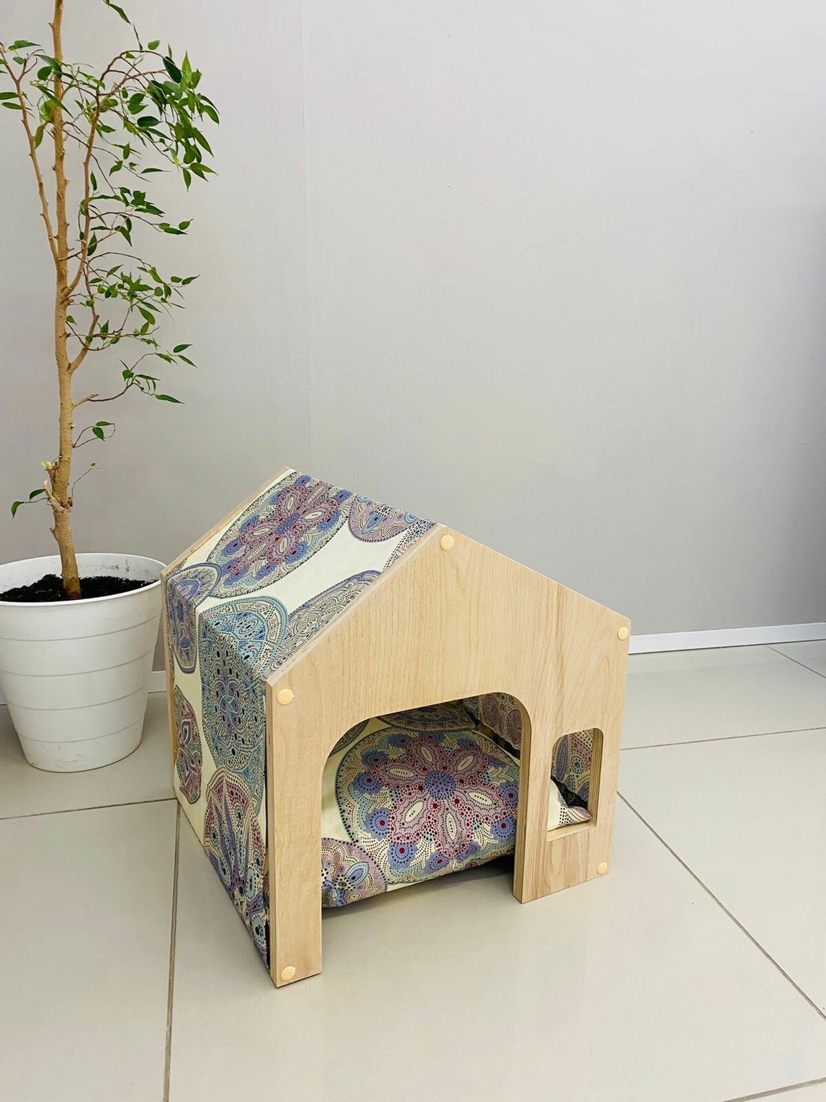 Деревянный домик для кошек - фотография № 4