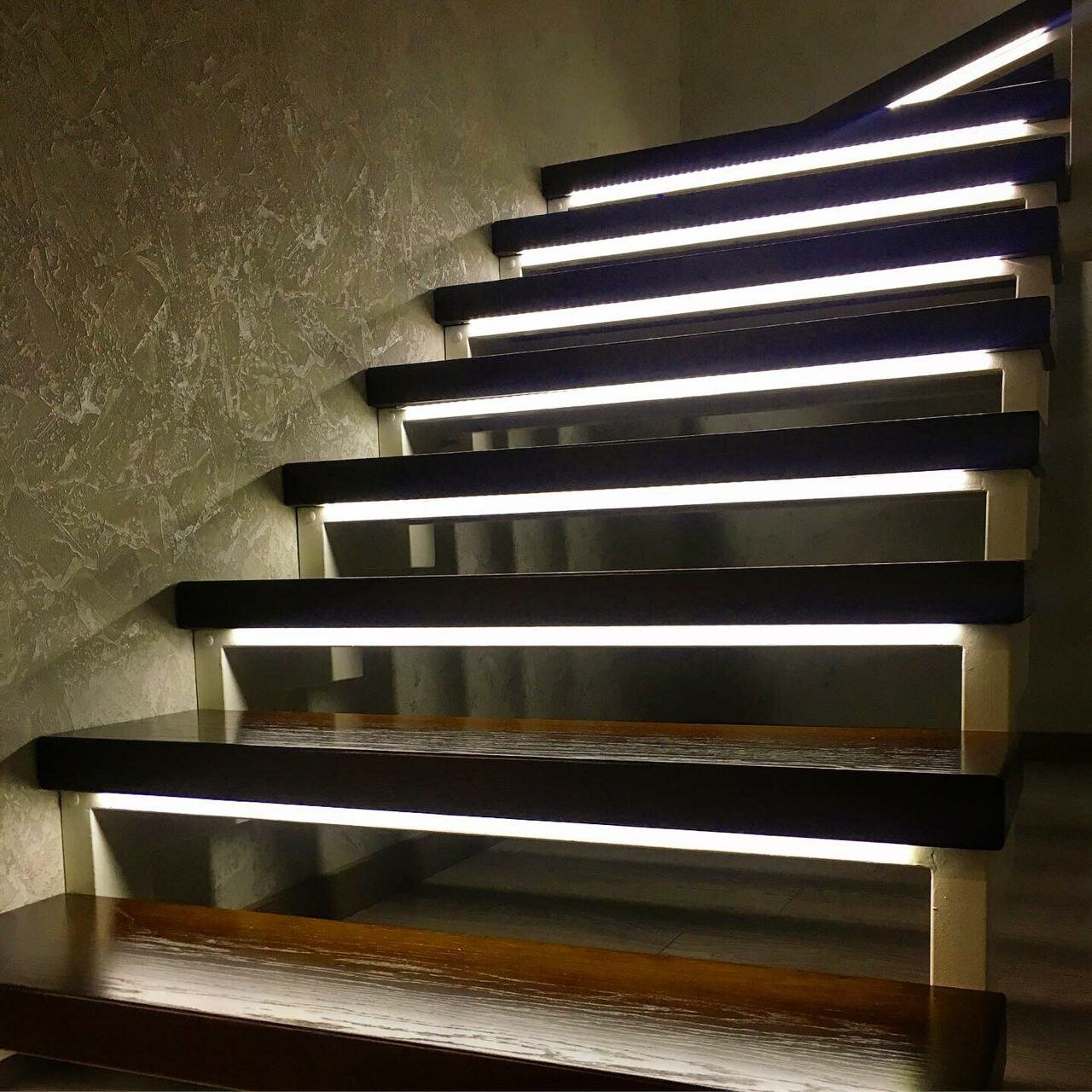Комплект для умной подсветки лестницы до 16 ступеней серии BASE/16, Schneider Atlas белый - фотография № 2