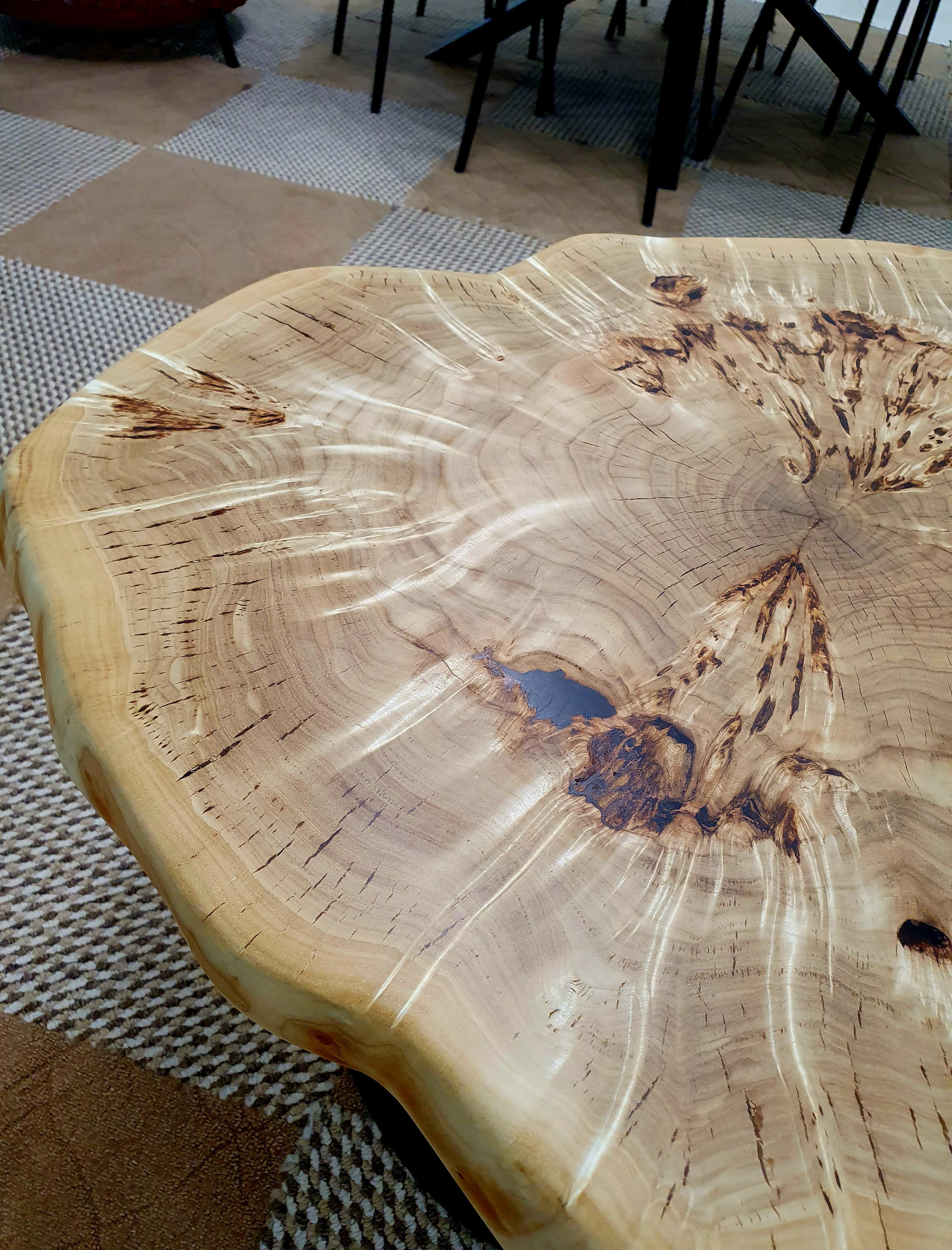 Эпоксидный журнальный столик из массива дерева. Деревянный столик лофт из эпоксидной смолы - фотография № 5