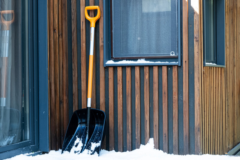 Лопата для уборки снега облегченная Plantic Snow Light (FISKARS) 12001-01 - фотография № 9