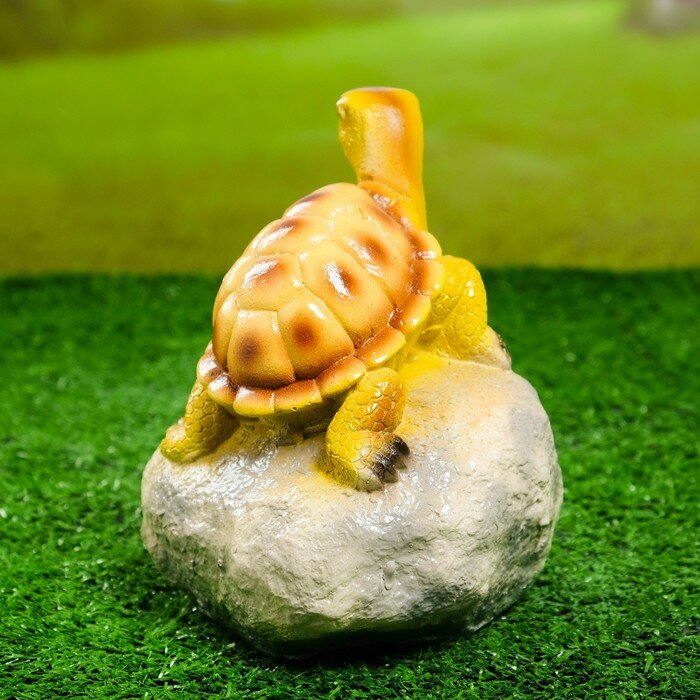 Садовая фигура "Черепаха на камне" 11,5х11,5х17см - фотография № 3