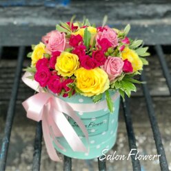 Букеты цветов в коробках SalonFlowers Букет Таиша