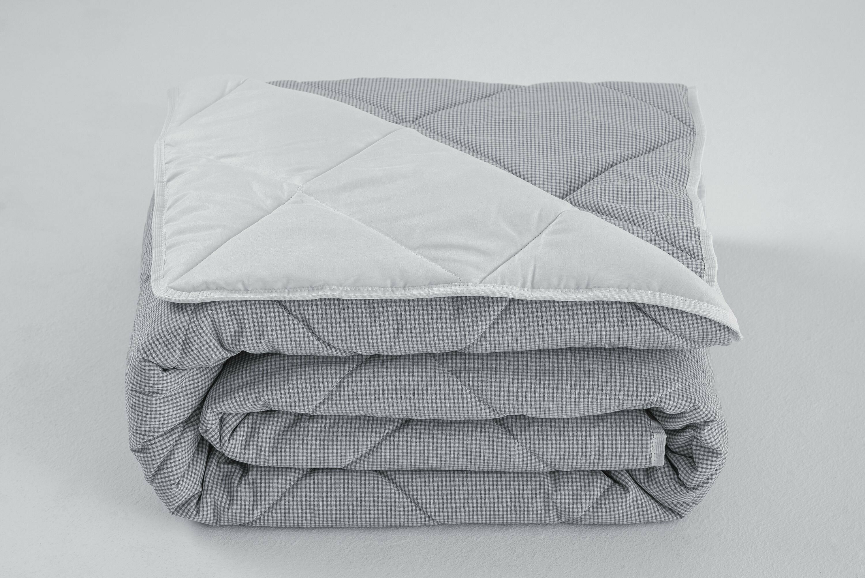 Одеяло 140х205 зимнее 1,5 спальное ARMOS Laught Тик/Микрофибра, полиэфирное волокно 400 г/м2 - фотография № 2