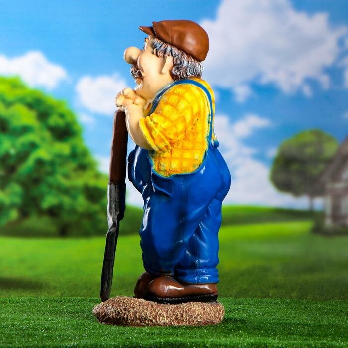 Садовая фигура "Мужик с лопатой" 22х26х66см микс - фотография № 2