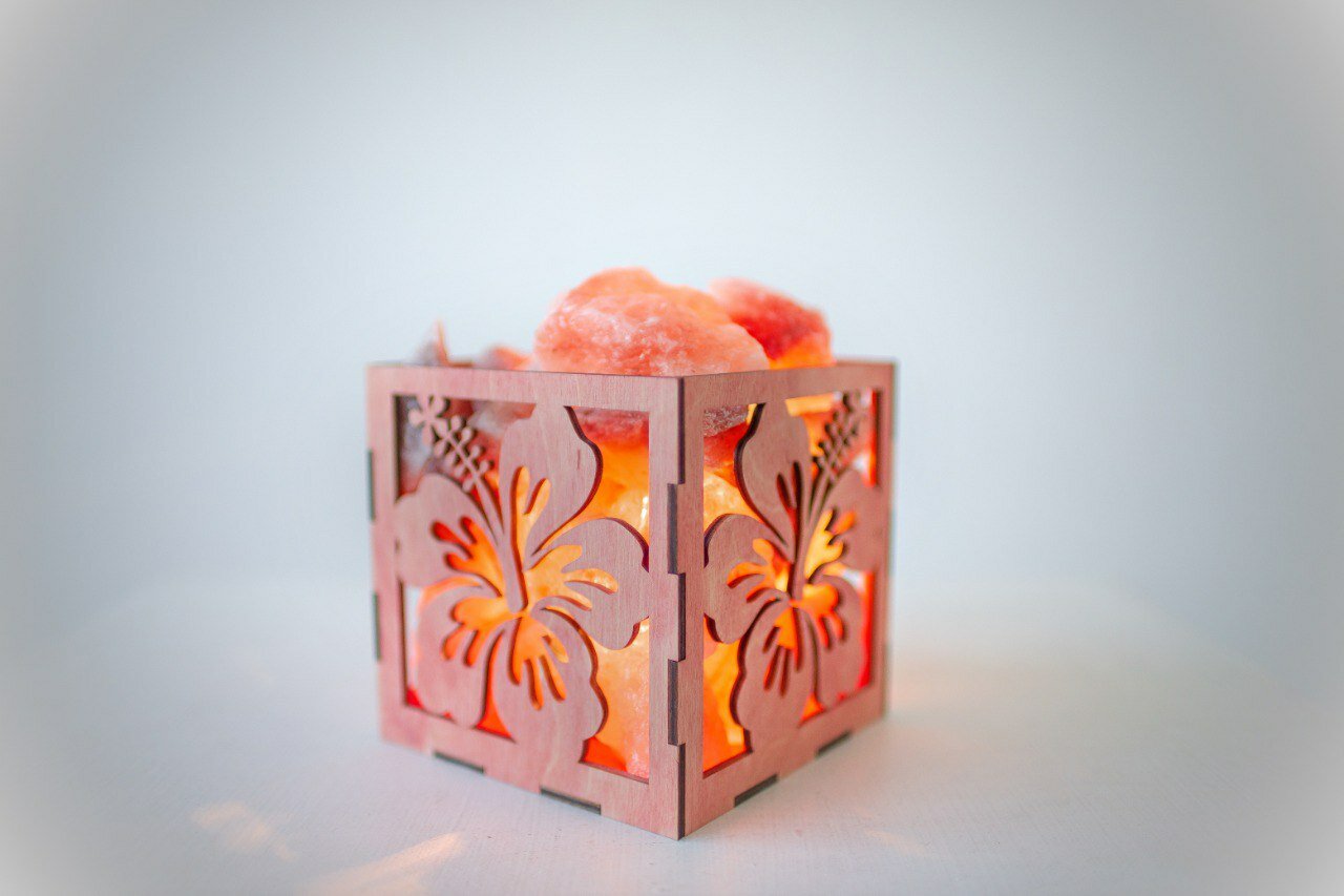 Солевая лампа Лилия из гималайской соли в абажуре с диммером, декоративный солевой ночник 2-3 кг - фотография № 1