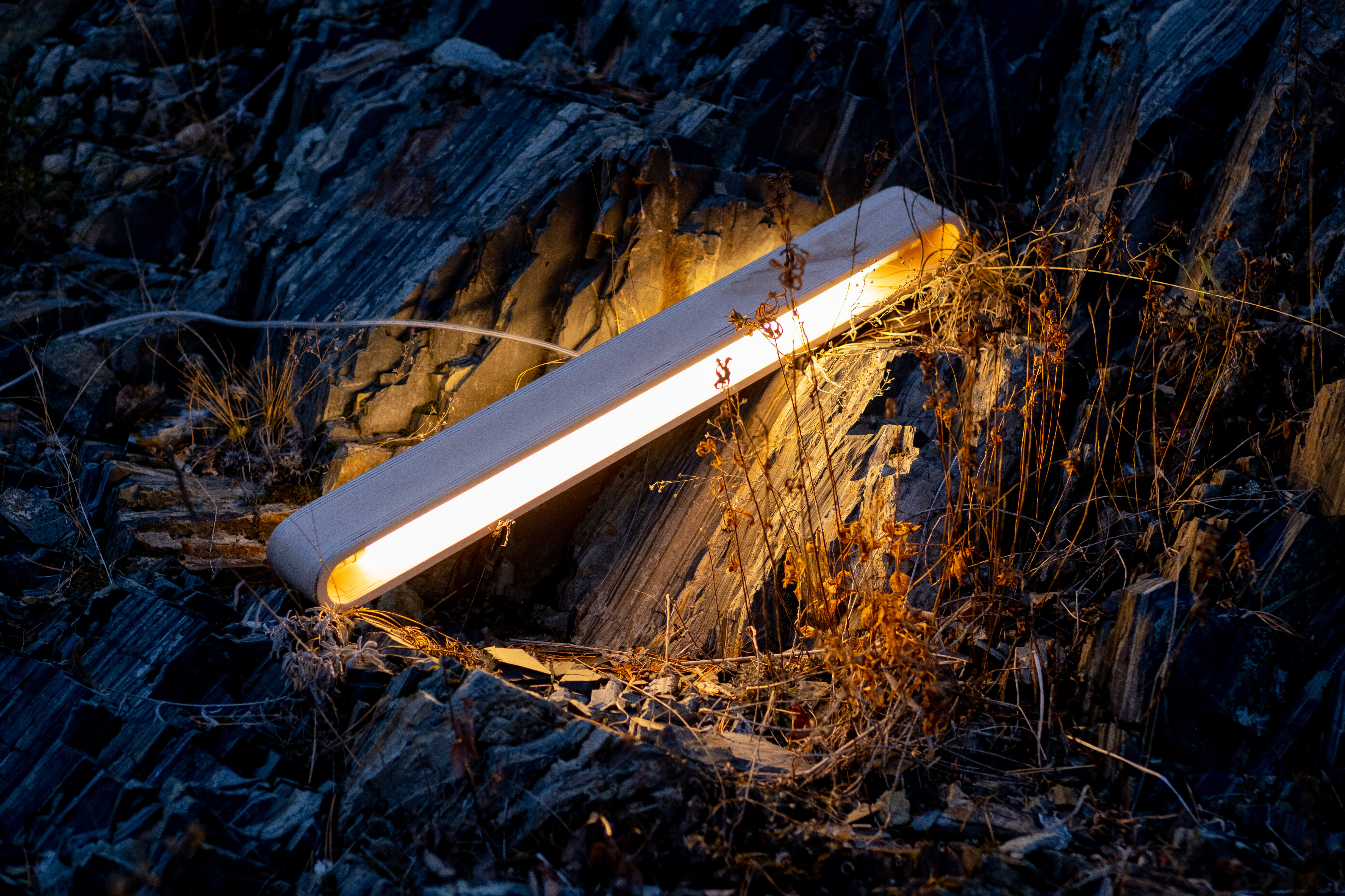 Подвесной линейный деревянный светильник для ламп G13 от Mana Fabric (60см) - фотография № 2