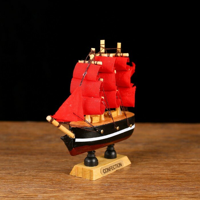 Корабль сувенирный малый «Марианна», борта с белой полосой, паруса алые, 3×10×10 см - фотография № 3