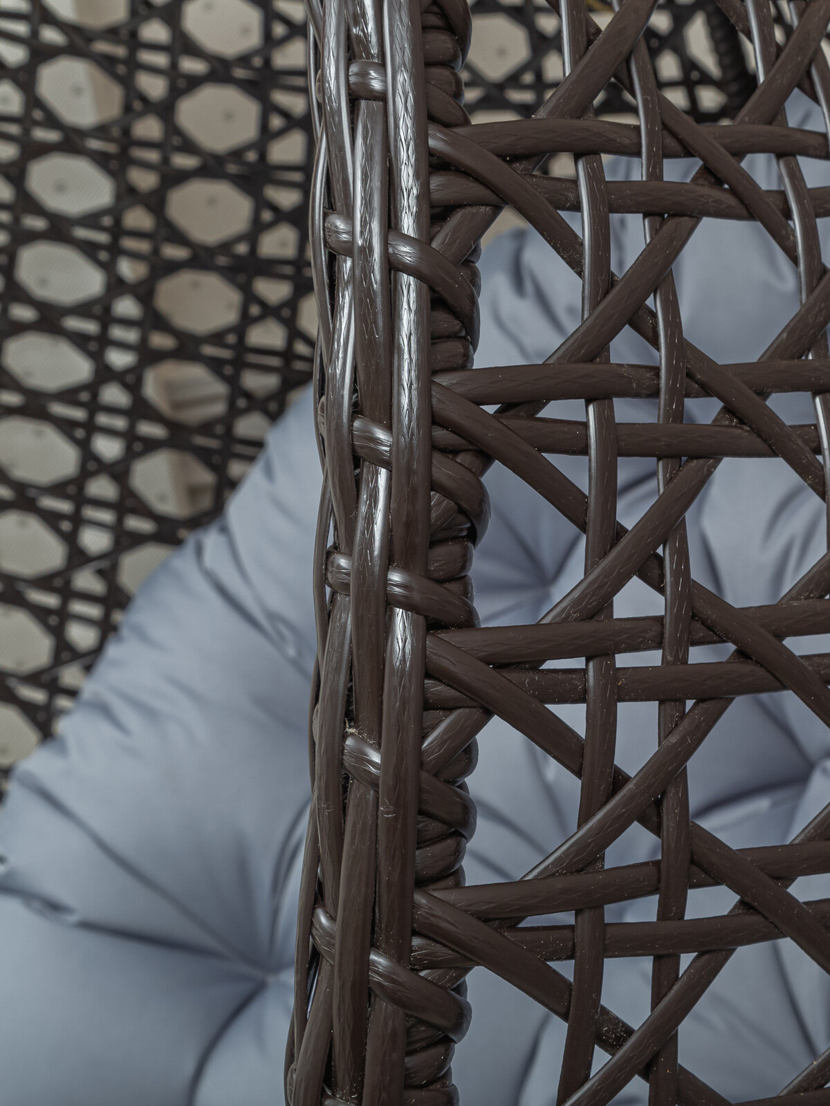 Подвесное кресло FRESCO-XL коричневое из искусственного ротанга с бежевой подушкой - фотография № 8