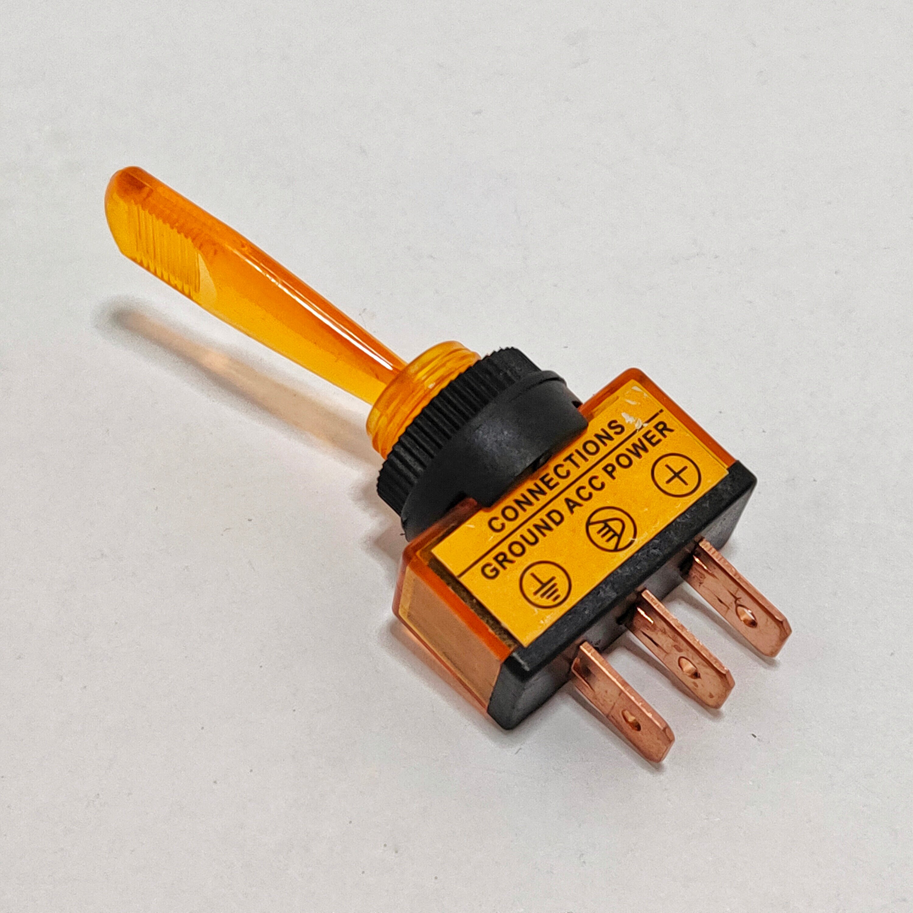 Тумблер 12V 20А (3c) ON-OFF однополюсный с желтой подсветкой REXANT (комплект с клеммами и термоусадкой) - фотография № 3