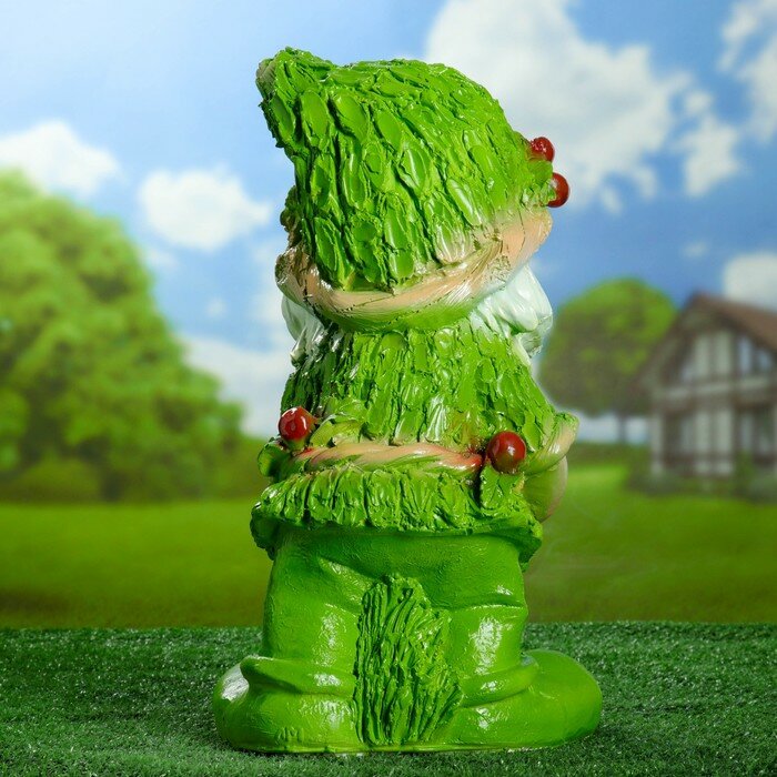 Хорошие сувениры Садовая фигура "Гном с желудями" зеленый 45х26см - фотография № 3