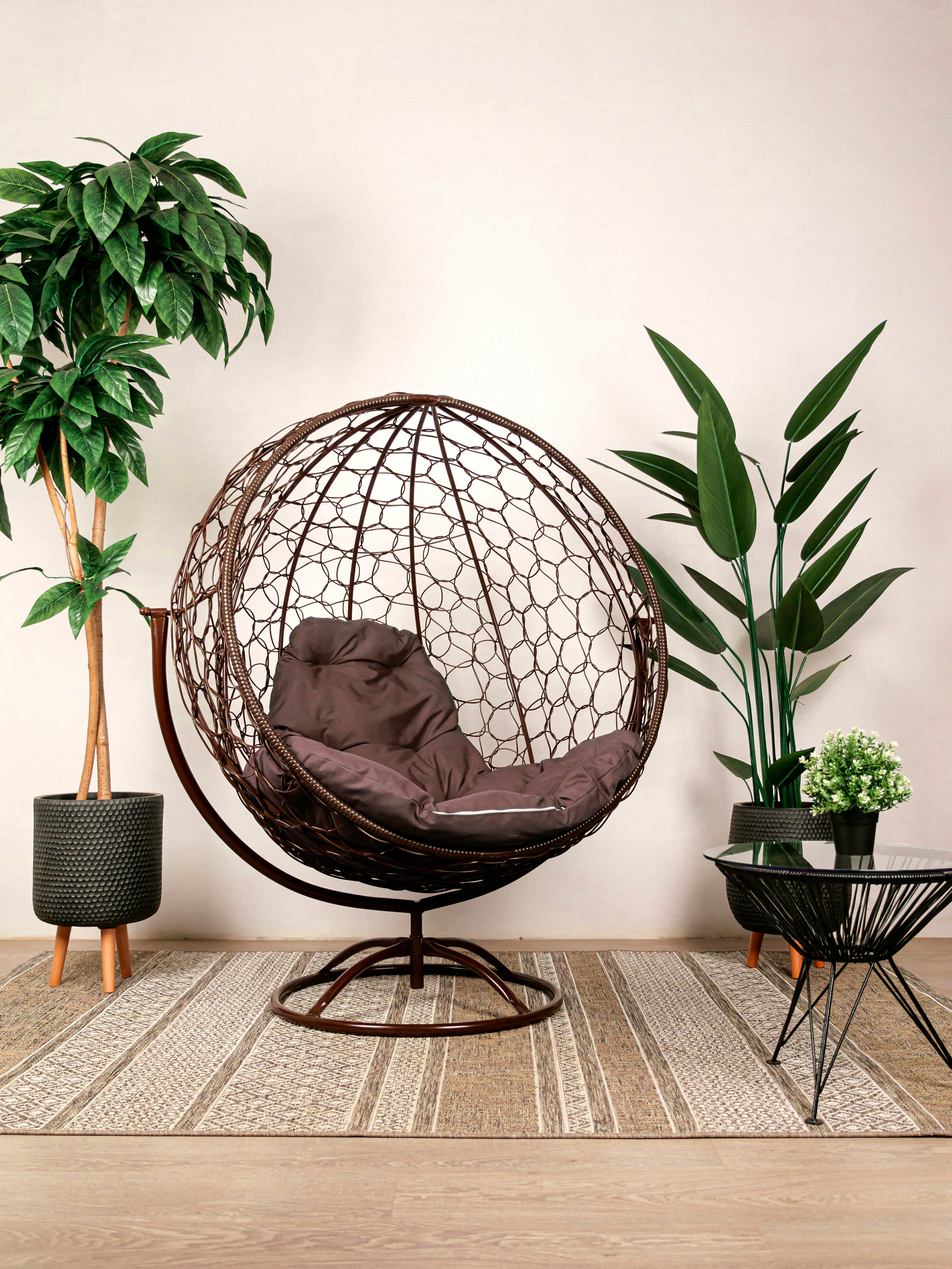 Кресло садовое вращающийся ротанг коричневый, коричневая подушка - фотография № 1