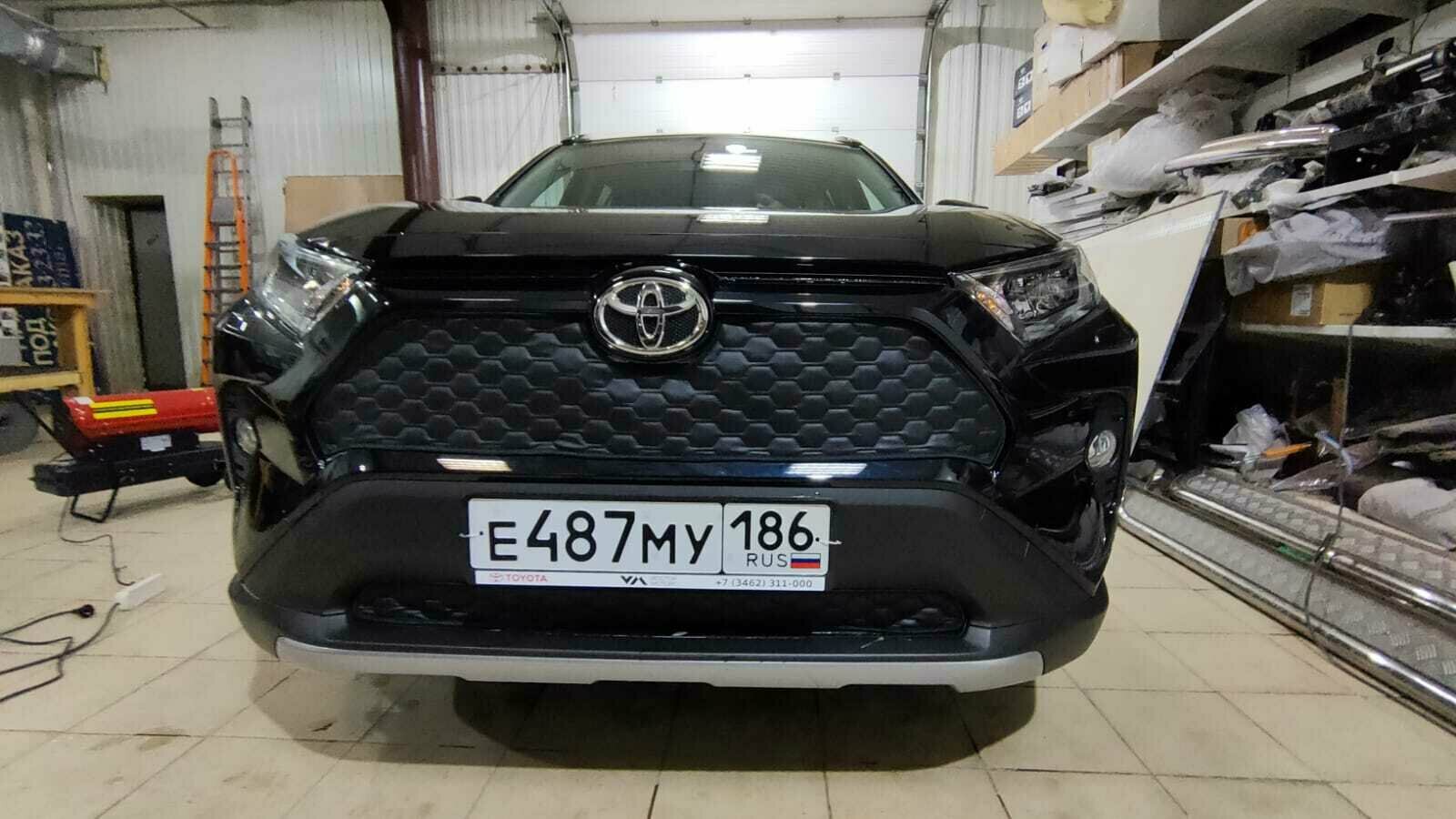 Утеплитель радиатора для Toyota RAV4 2018-2023 Комплект верх/низ без камеры без парктроников