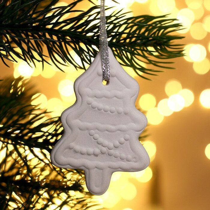 фото Ёлочное украшение под раскраску «Ёлочка» с подвесом, кисть