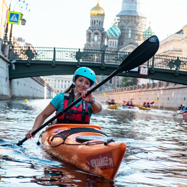 Сертификат Emotioncity - подарки-впечатления! Прогулка на байдарках по Неве в центре Петербурга