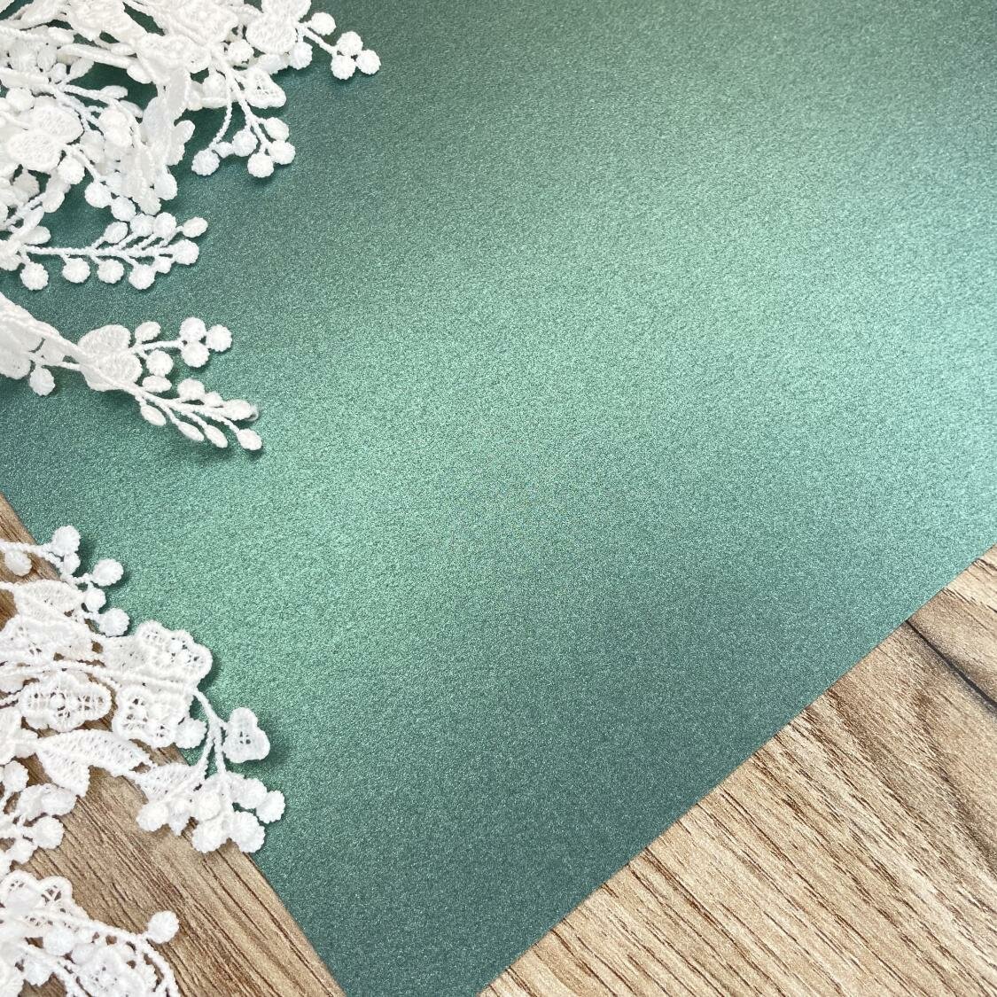 Дизайнерская бумага Shyne, цвет темно-зеленый, плотность 290 гр, размер 35*50 см