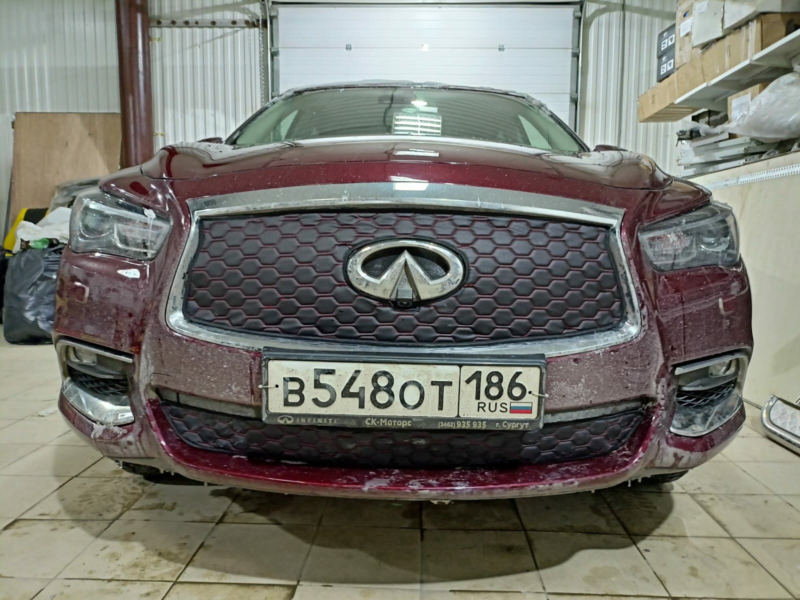 Утеплитель решетки радиатора зимний для Infiniti QX60 2014 с рисунком соты(комплект 2 )