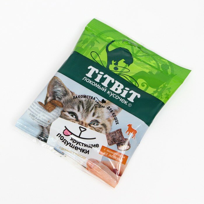 Хрустящие подушечки TitBit для кошек, с паштетом из ягненка, 30 г