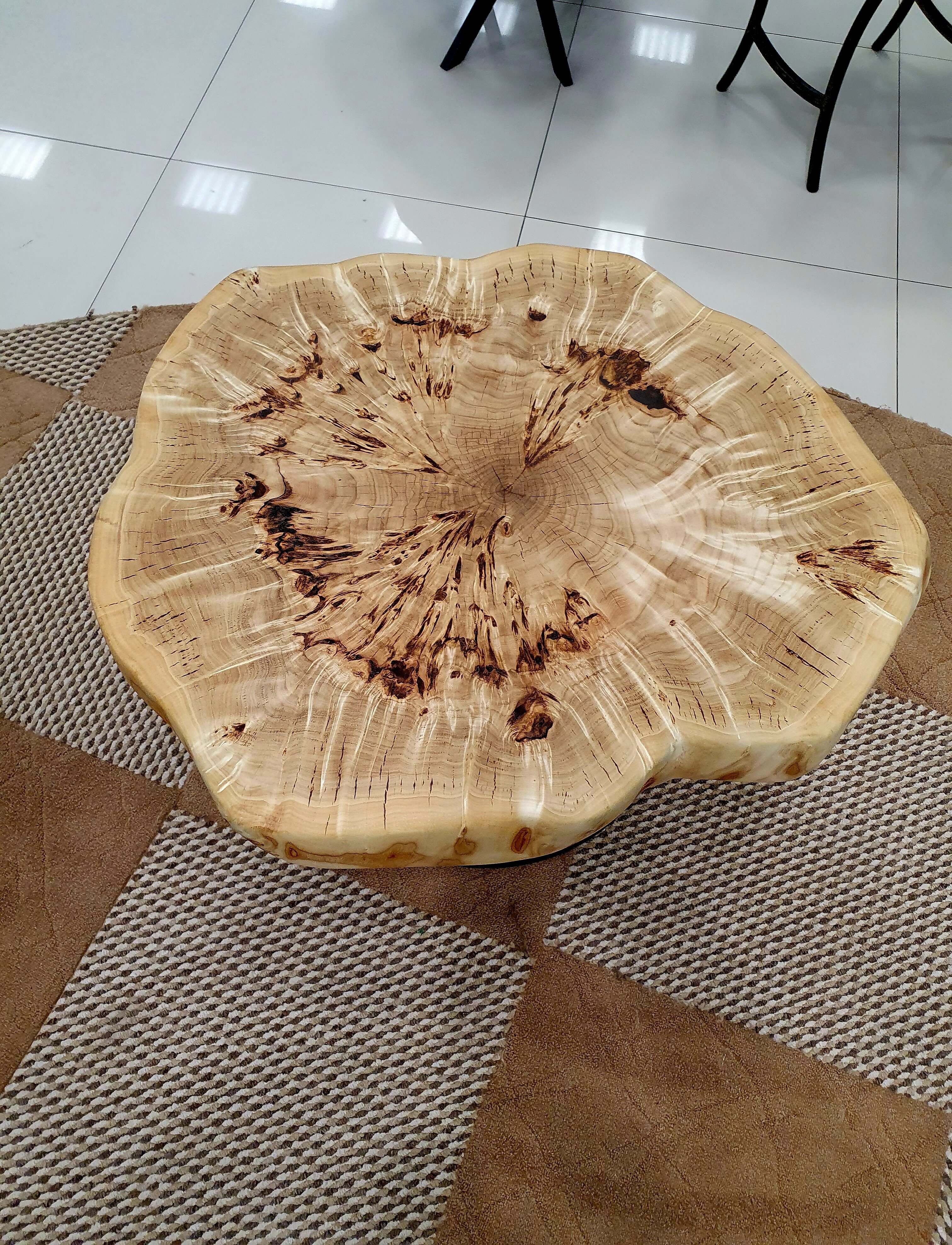 Эпоксидный журнальный столик из массива дерева. Деревянный столик лофт из эпоксидной смолы - фотография № 2
