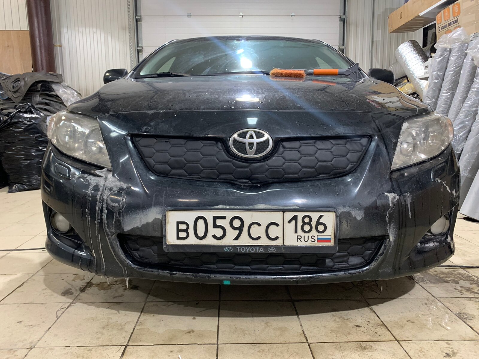 Утеплитель радиатора для Toyota Corolla 2008-2012 (E140 E150) Дорестайлинг